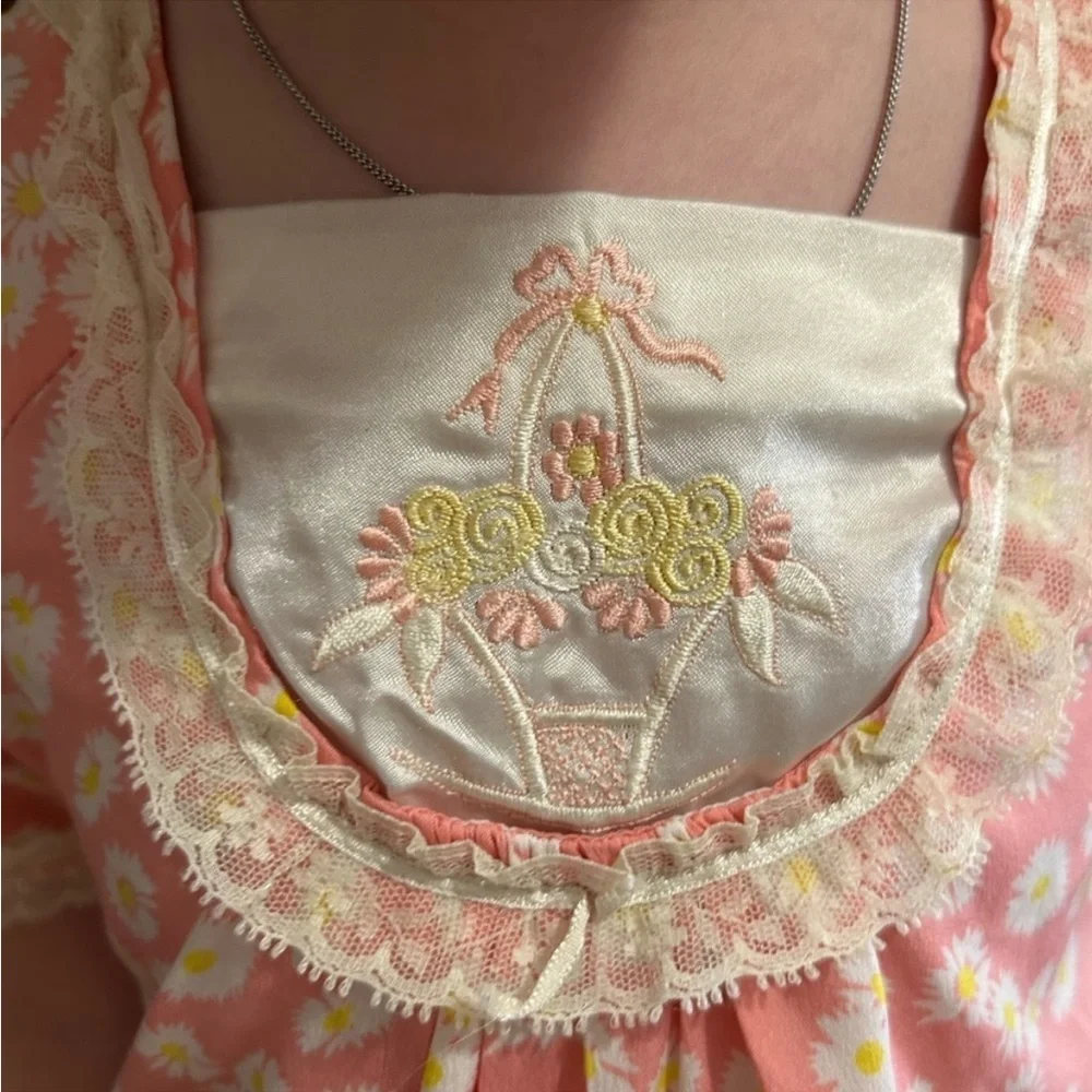 Vintage pinkish floral gown size 2-3